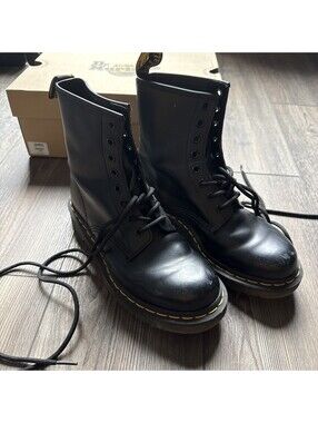 Dr Martins Black Smooth Boots Size US  Women’s Size 7 EUC